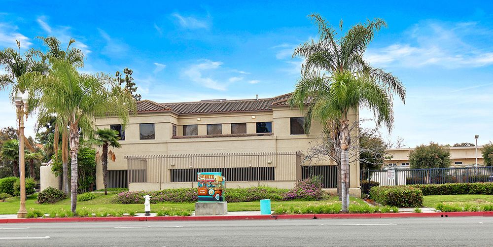 601 W 19th St, Costa Mesa, CA 92627